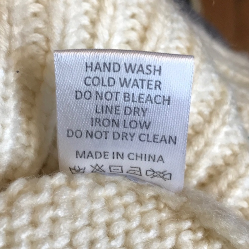 PROMESA Sweater - Picture 6 of 6